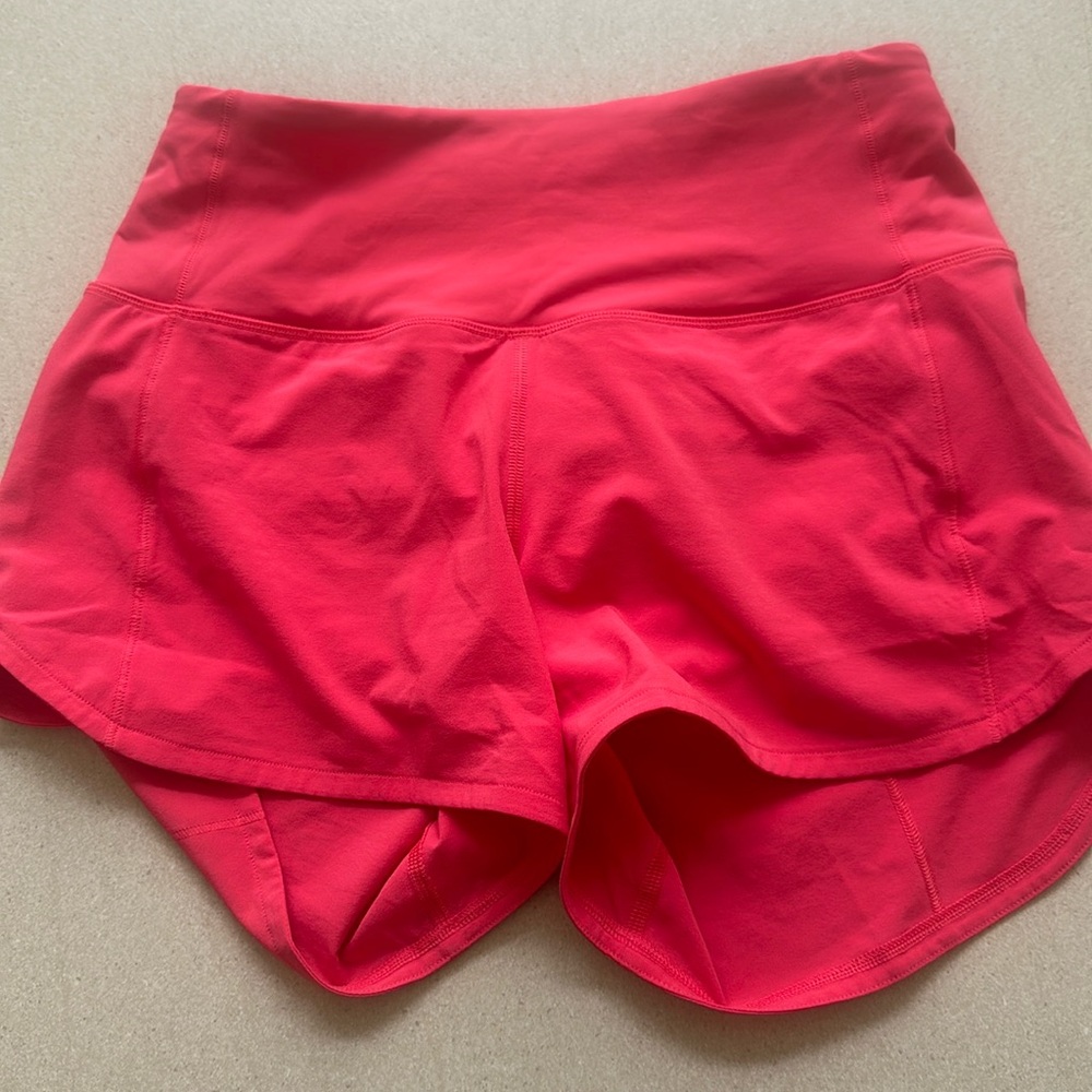 Rare lululemon speed ups in lipgloss. 4 in size 2 perfect condition